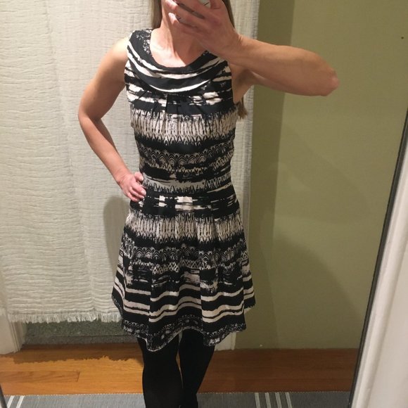 Abstract print sleeveless dress - Picture 2 of 7